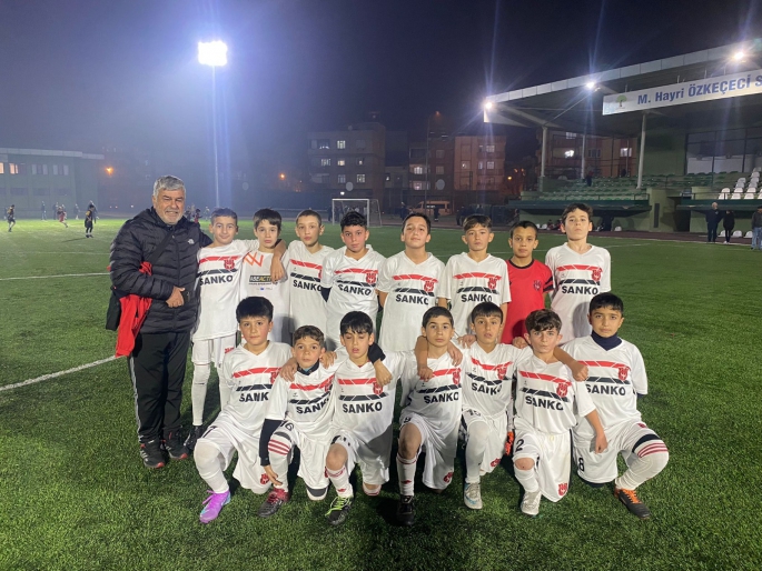 25 ARALIK KURTULUŞ KUPASI FUTBOL TURNUVASI BAŞLADI