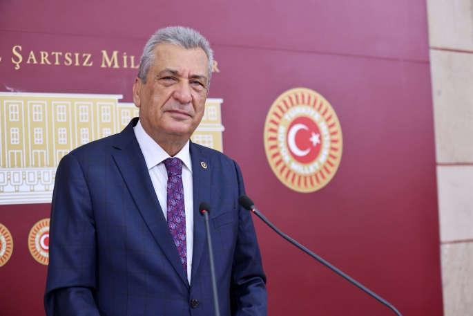 Bakan Tekin, atanma bekleyen yüzbinlerce öğretmeni yüzüstü bıraktı