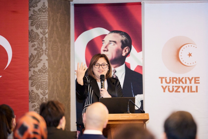 BAŞKAN ŞAHİN, KORUYUCU AİLE HİZMETİ EĞİTİM ÇALIŞTAYINA KATILDI   