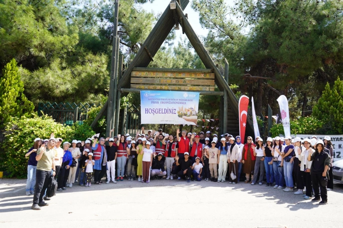 Burs alan öğrenciler Piknik Şöleninde buluştu.