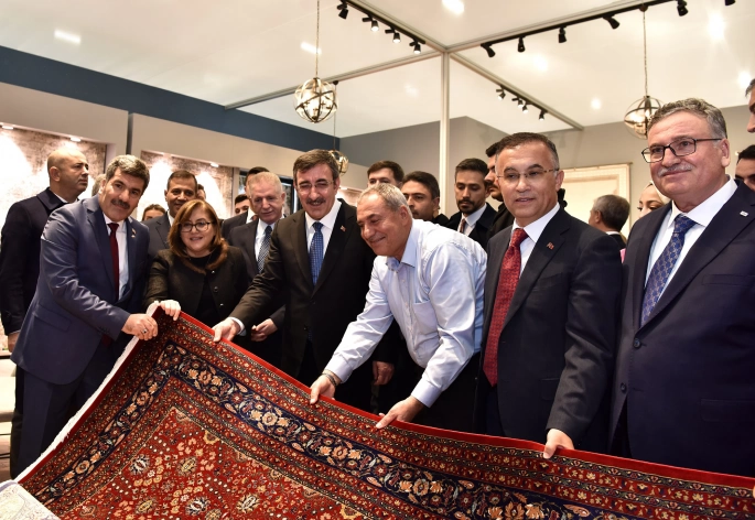 Dünyanın Gözü Gaziantep'li Halıcıların Üzerinde