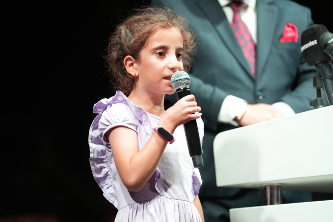 FADILOĞLU, FEYZA’YI ZİYARET ETTİ, MEDENİ CESARETİNDEN ÖTÜRÜ TEBRİK ETTİ