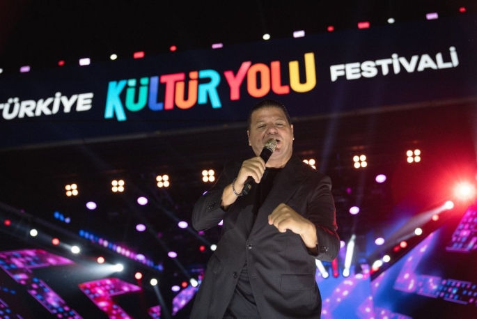 GASTROANTEP’İN İLK KONSERİ’NDE KUBAT SAHNE ALDI 