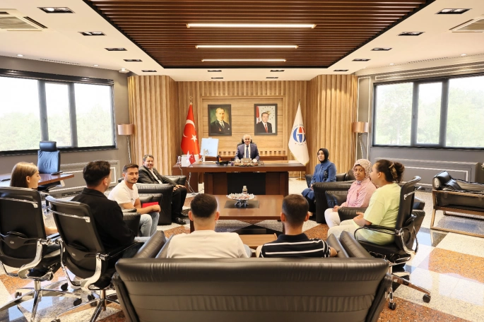  GAÜN REKTÖRÜ DOĞAN ŞEHİT AİLELERİNİ AĞIRLADI
