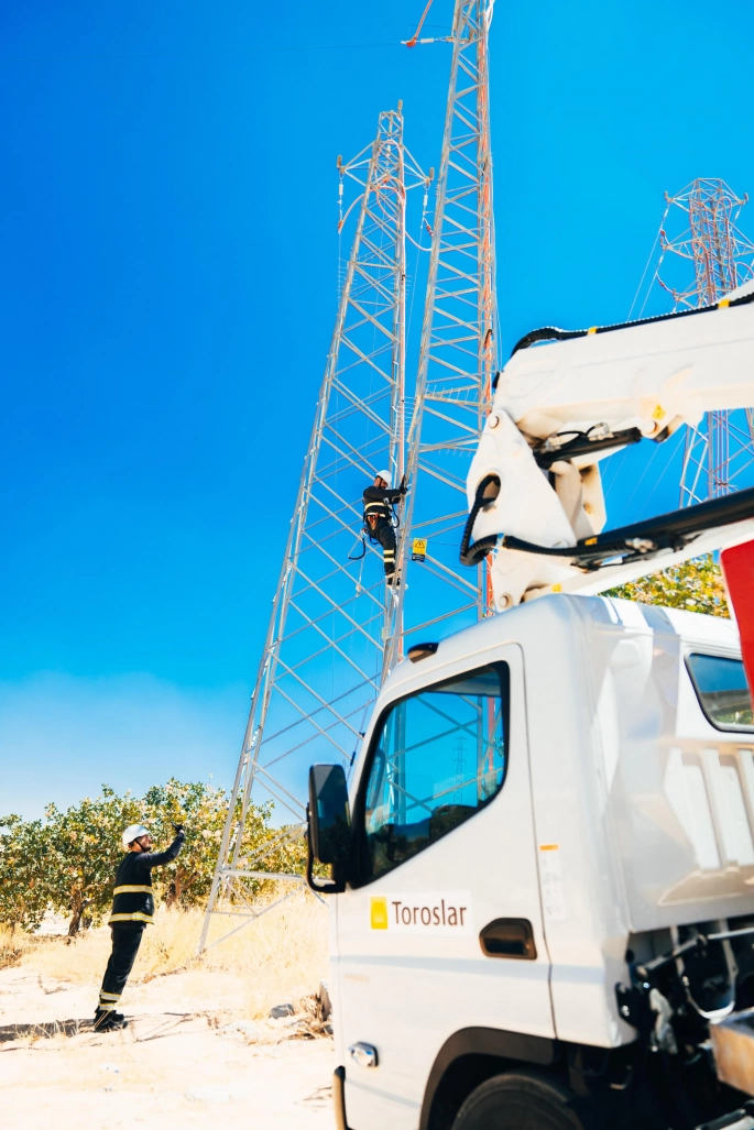  Gaziantep’te Rekor Sıcaklık: Elektrik Talebi %55 Arttı Toroslar EDAŞ kesintisiz hizmet için sahada