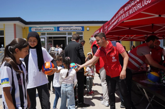 GAZİANTEP VAKIFLAR BÖLGE MÜDÜRLÜĞÜ DEPREMZEDE ÖĞRENCİLERİ UNUTMADI
