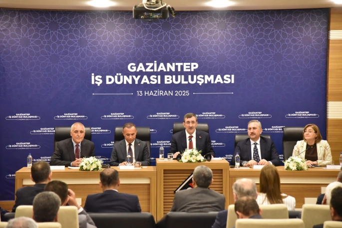 GSO BAŞKANI ÜNVERDİ İŞ DÜNYASININ TALEPLERİNİ CEVDET YILMAZ’A SUNDU 