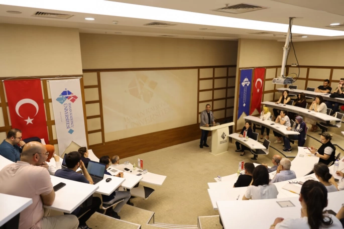 HKÜ'DE ANLAMLI SEMİNER