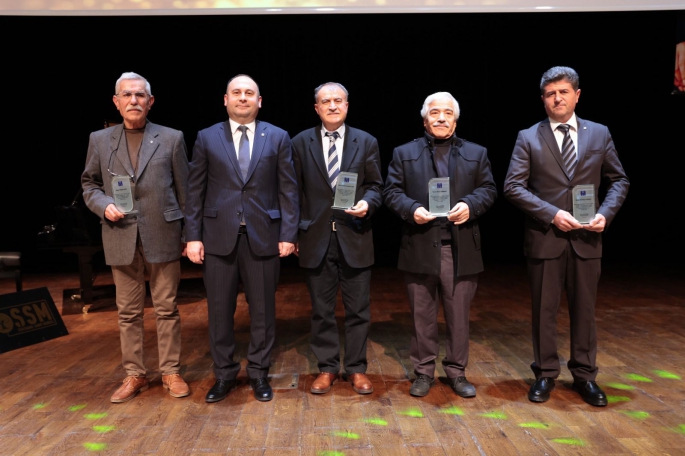 İMO dan Duayen İnşaat Mühendislerine teşekkür plaketi!   