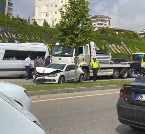 İPEKYOLU'NDA ZİNCİRLEME KAZA! ÖLÜ YOK...