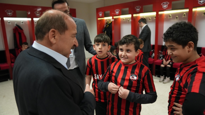 KALYON STADYUMU'NDA ÖZEL MİSAFİRLER