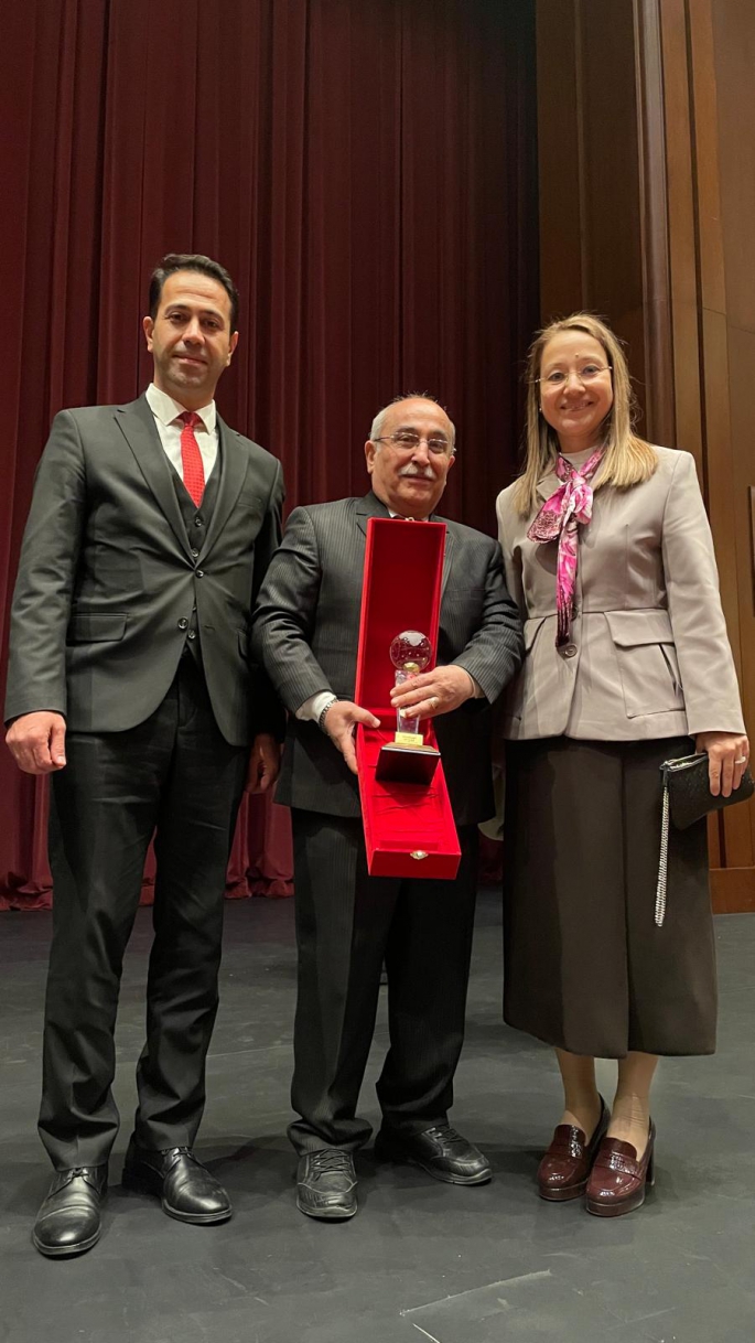KUTNUCU USTA CUMHURBAŞKANINA SANCAK HEDİYE ETTİ