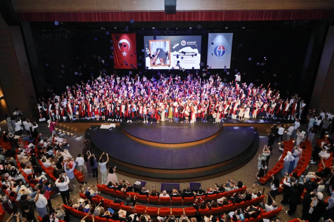 NACİ TOPÇUOĞLU MESLEK YÜKSEKOKULU MEZUNLARINI UĞURLADI