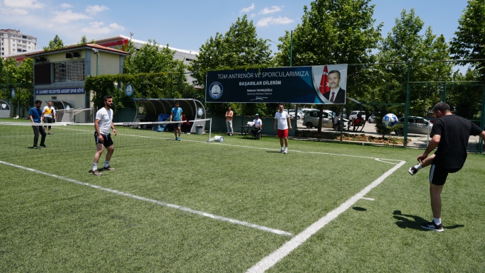 ÖĞRETMENLER SPOR YAPARAK EĞLENDİ