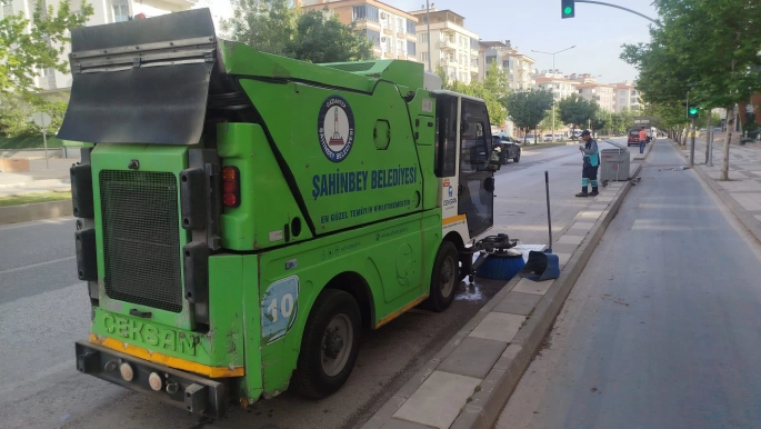 ŞAHİNBEY BELEDİYESİ TEMİZLİK EKİPLERİ 7/24 GÖREV BAŞINDA