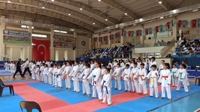 ŞAHİNBEY BELEDİYESİ ZAFER BAYRAMINI SPOR ETKİNLİKLERİ İLE KUTLADI