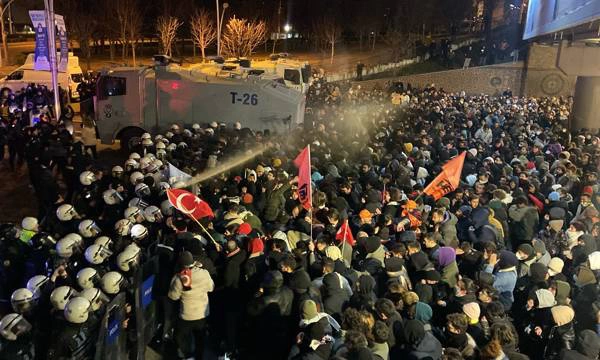 SARAÇHANEDE ORTALIK KARIŞTI 42 KİŞİ GÖZALTINA ALINDI