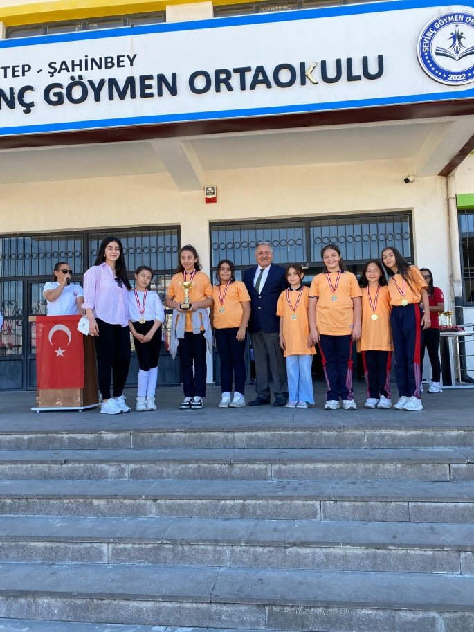 SEVİNÇ GÖYMEN ORTAOKULUNDA ÖĞRENCİLER MUTLU