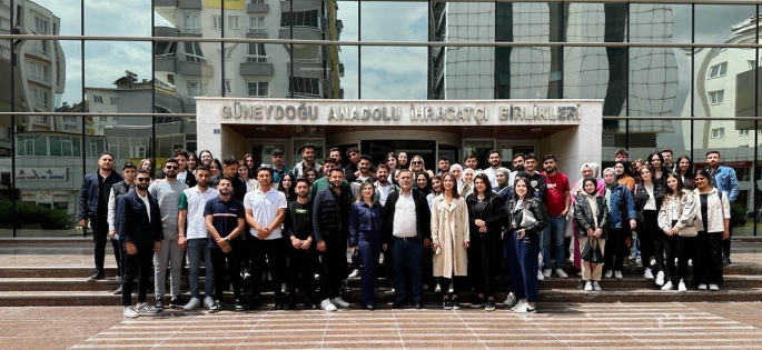 SOSYAL BİLİMLER MYO ÖĞRENCİLERİNE İHRACATTA SINIRLARI AŞ EĞİTİMİ VERİLDİ