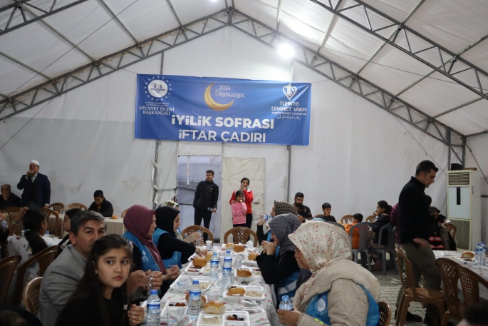 TDV’nin Ramazan yardımlarında önceliği yine deprem bölgesi