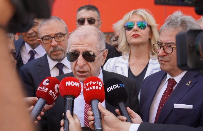 ÜMİT ÖZDAĞ'A DAVULLU ZURNALI KARŞILAMA