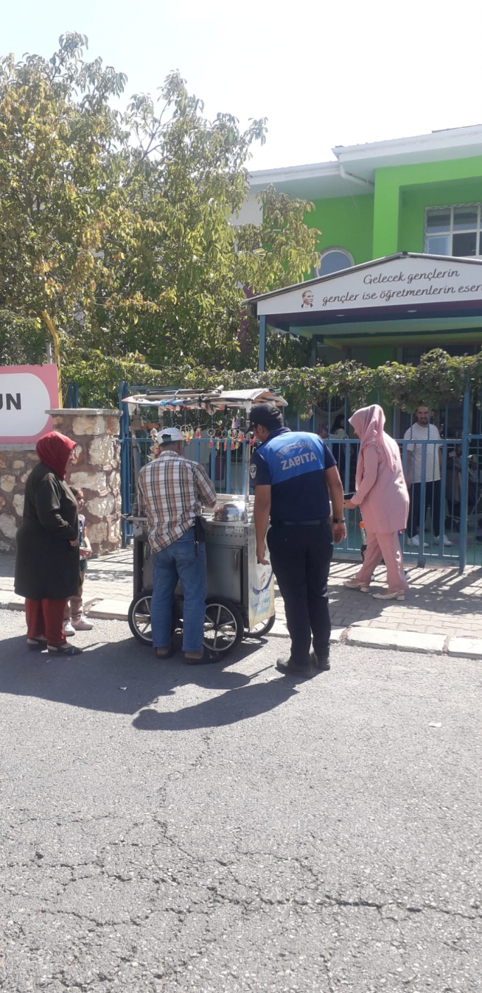 ZABITA EKİPLERİNDEN OKUL ÇEVRESİNDE KAPSAMLI DENETİM   