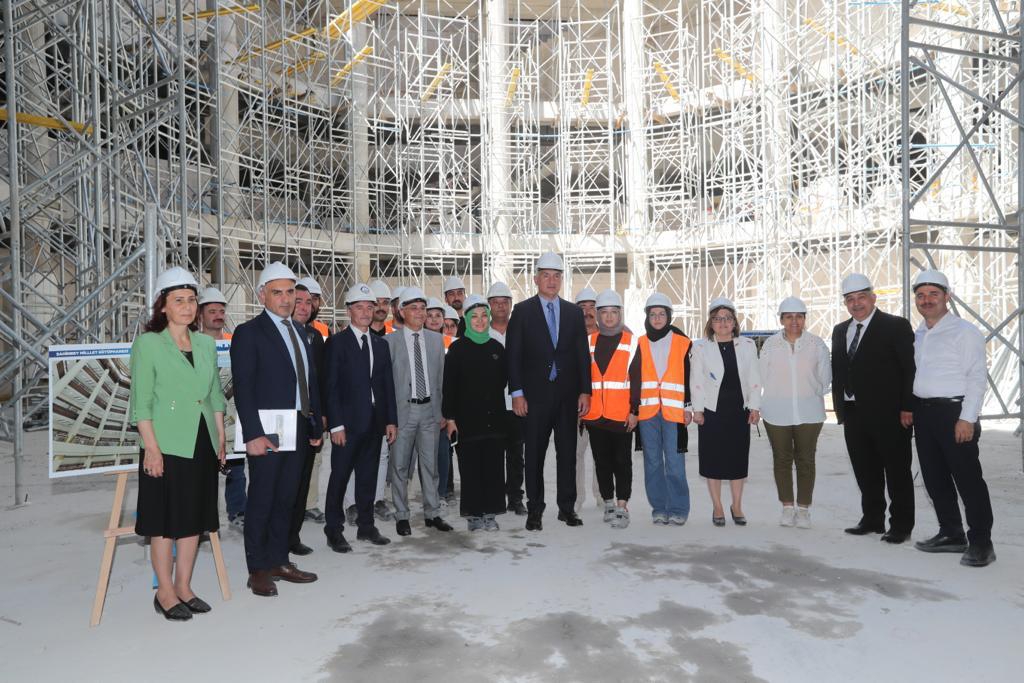 BAKAN ERSOY’DAN ŞAHİNBEY BELEDİYESİ’NİN DEV ESERLERİNE TAM NOT