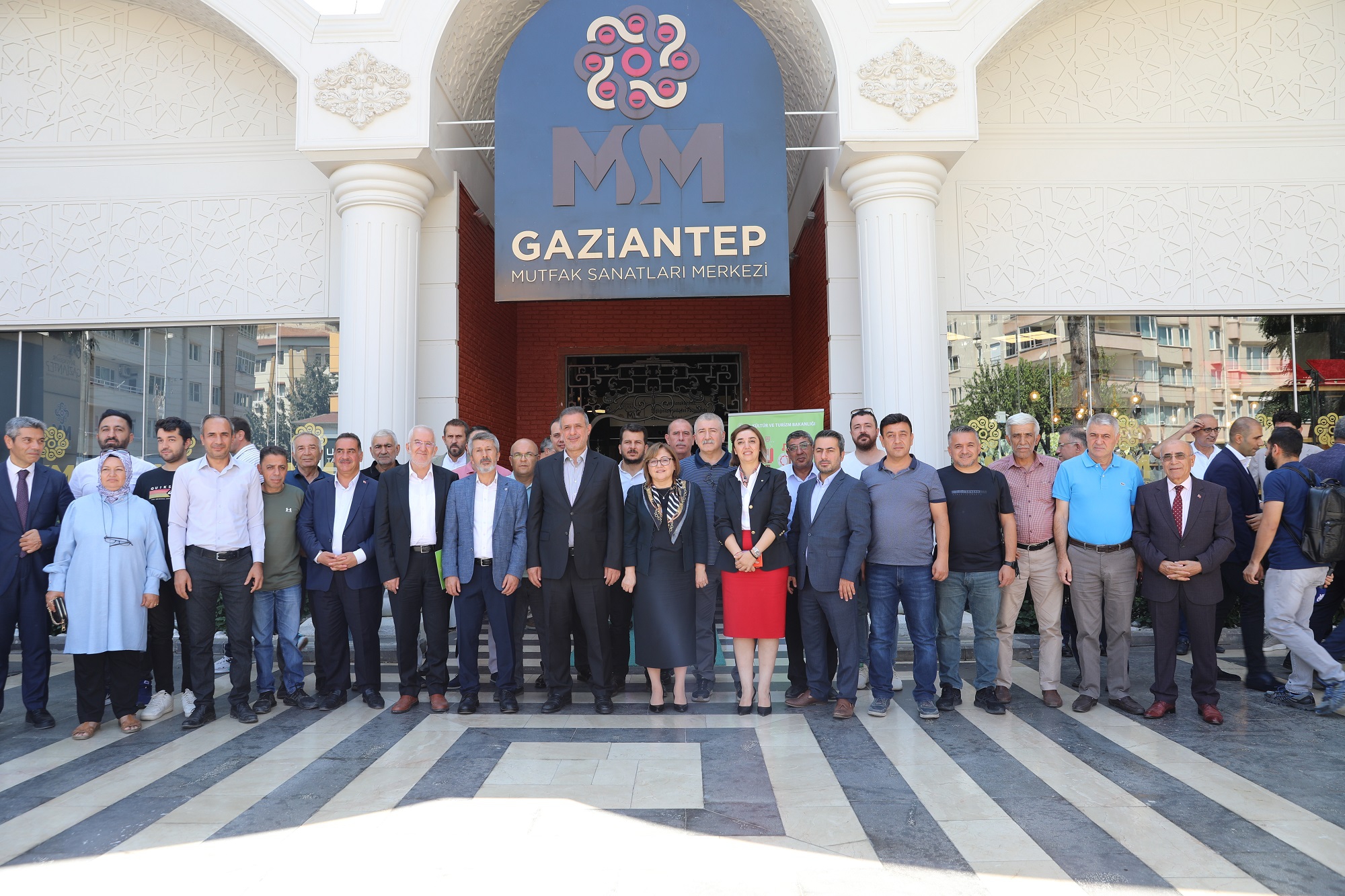 ŞAHİN: GAZİANTEP’İN MUTFAĞININ ŞİFA OLDUĞUNU BÜTÜN DÜNYAYA ANLATMAMIZ GEREKİYOR