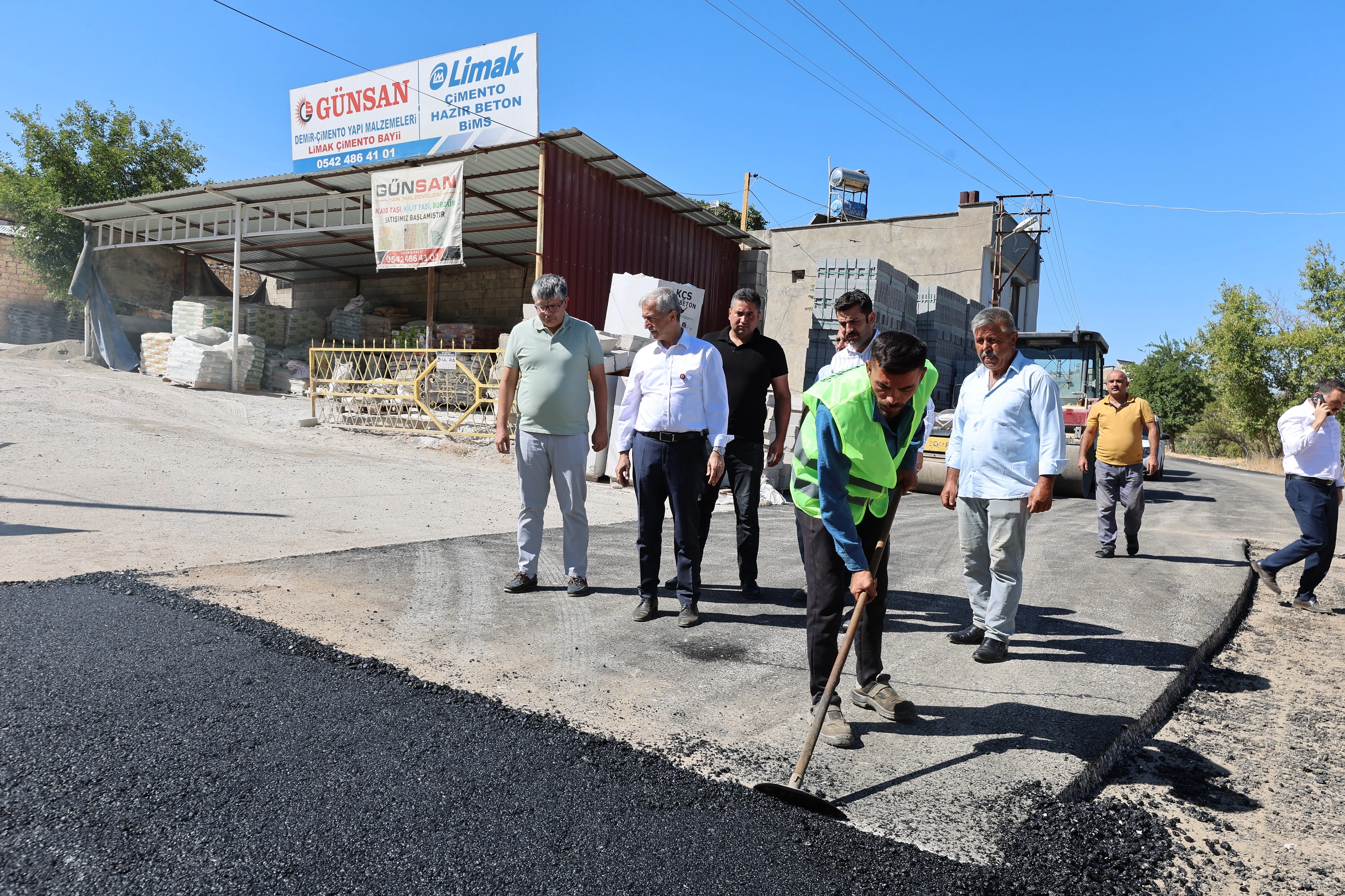 ŞAHİNBEY’DE DAHA KONFORLU BİR ULAŞIM İÇİN ASFALT ÇALIŞMALARI SÜRÜYOR